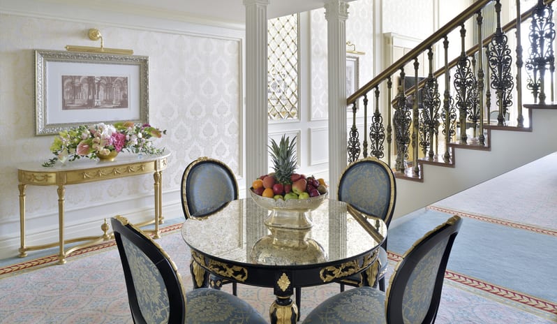 Raffles The Palm - Duplex Suite Dining Area